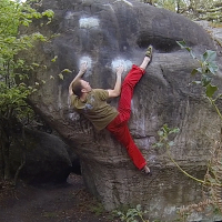 Thomas Madsen on La Balance sans la prise taillée 8a, Bas Cuvier, Fontainebleau